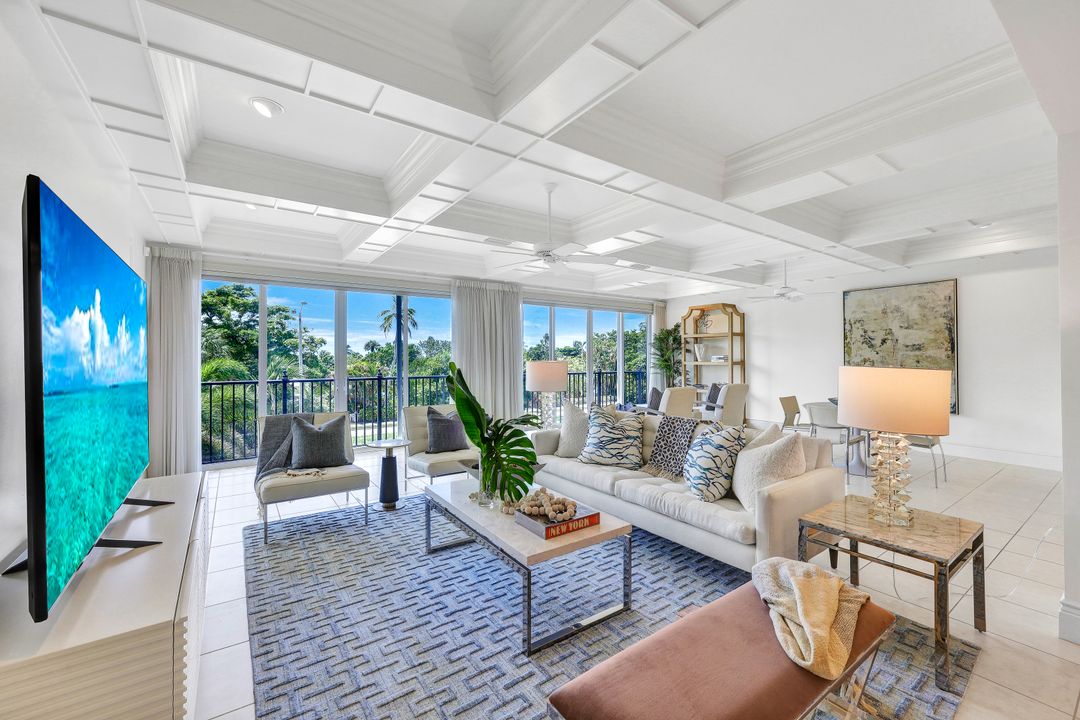 1400 Gulf Shore Blvd N #203, Naples, FL 34102