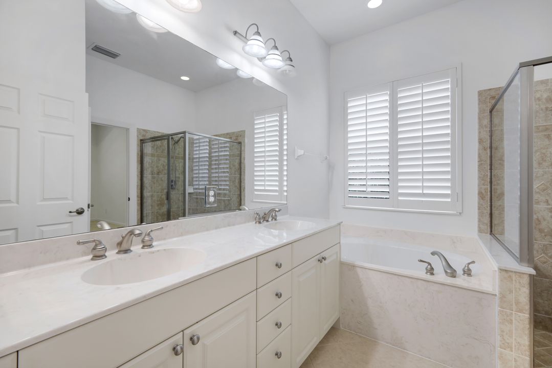 15501 Cadiz Ln, Naples, FL 34110