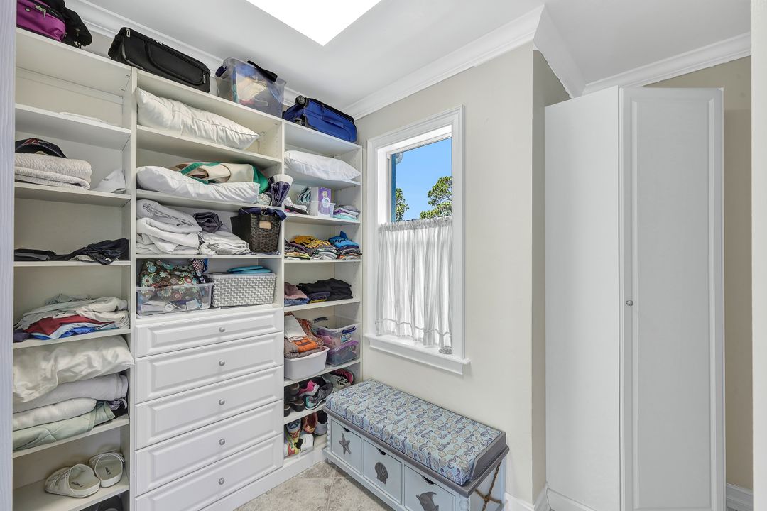 2631 Riverview Dr, Naples, FL 34112