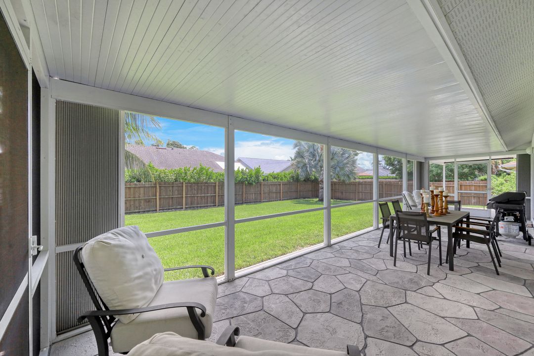 282 Madison Dr, Naples, FL 34110