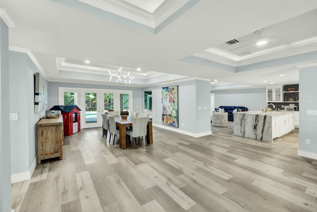 557 Parkwood Ln, Naples, FL 34103