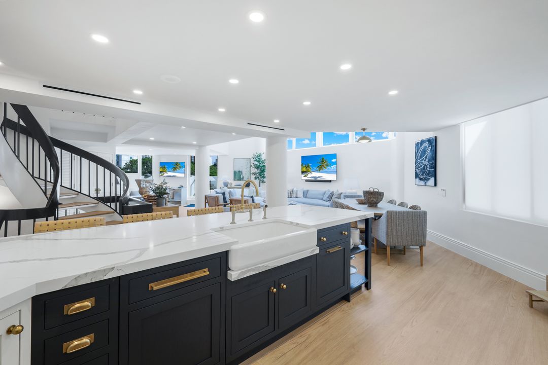 4041 Gulf Shore Blvd N #109, Naples, FL 34103