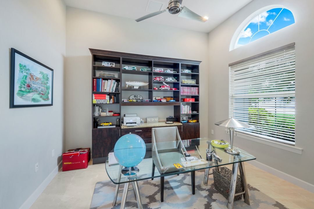 9052 Graphite Cir, Naples, FL 34120