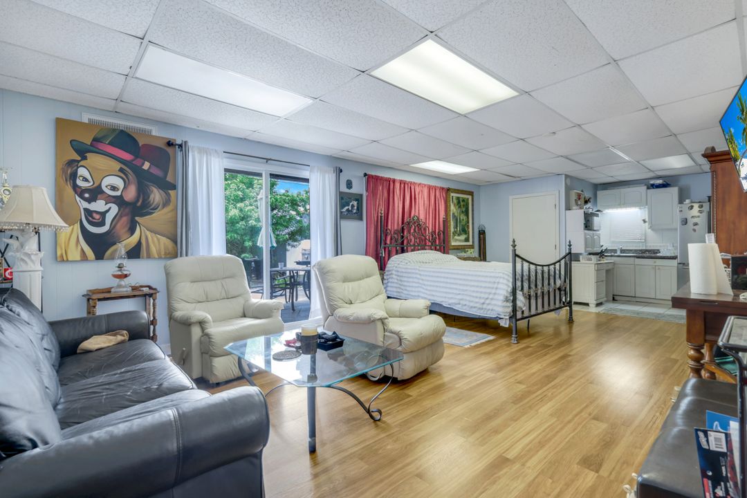 512 105th Ave N #1-2, Naples, FL 34108
