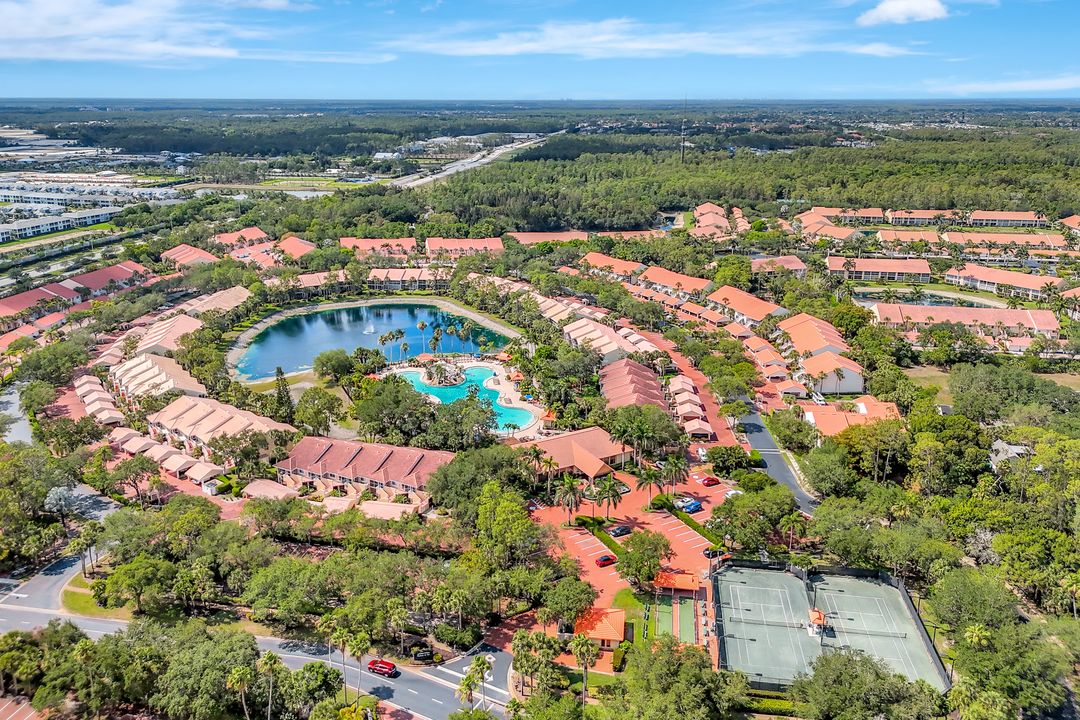 2420 Hidden Lake Dr #8, Naples, FL 34112