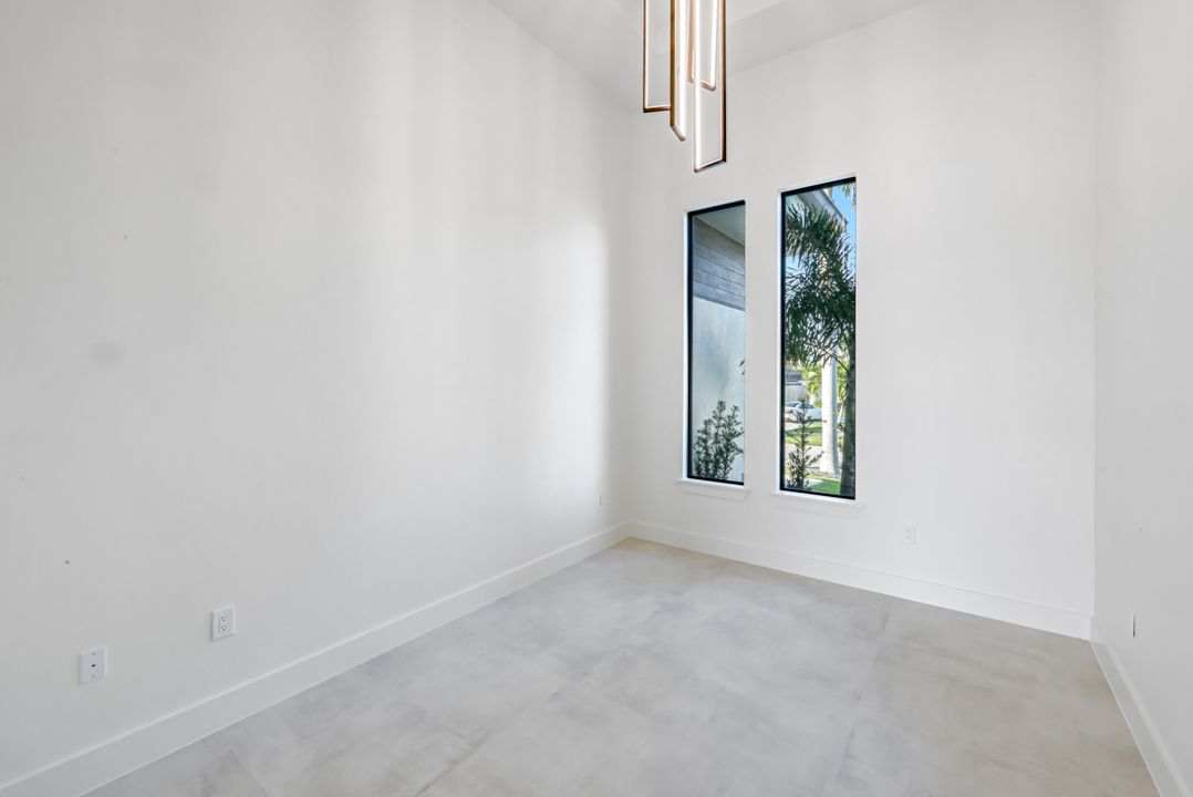 122 SW 58th St, Cape Coral, FL 33914