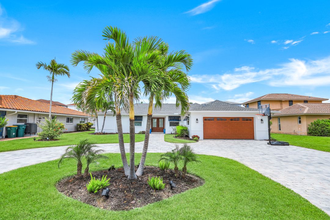 417 Lagoon Ave, Naples, FL 34108