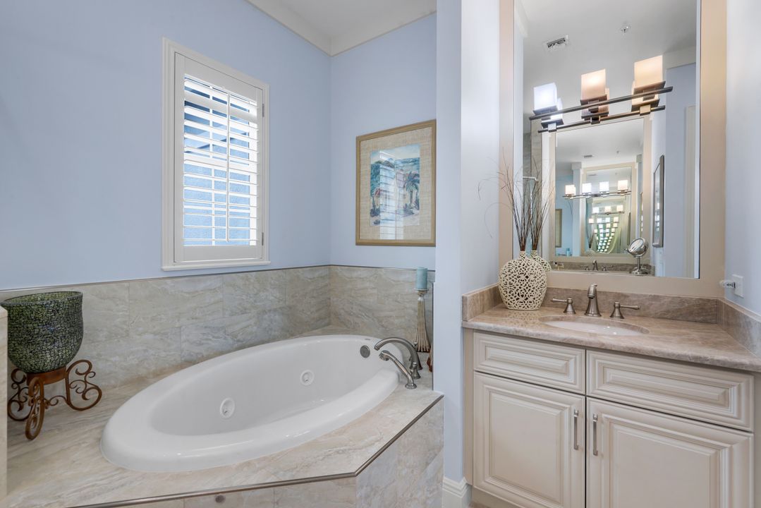 608 El Camino Real #201, Naples, FL 34119