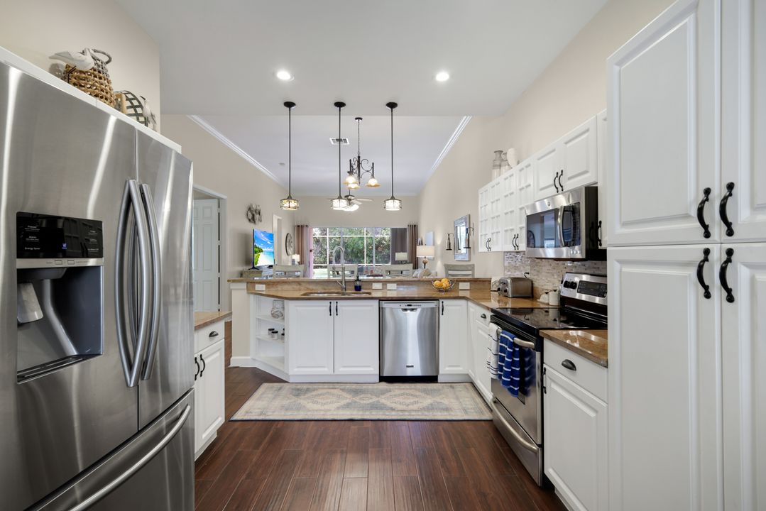 5887 Northridge Dr N, Naples, FL 34110