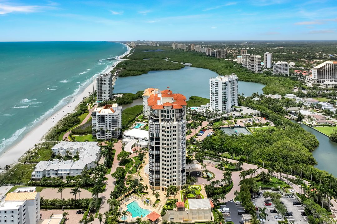 81 Seagate Dr, Naples, FL 34103