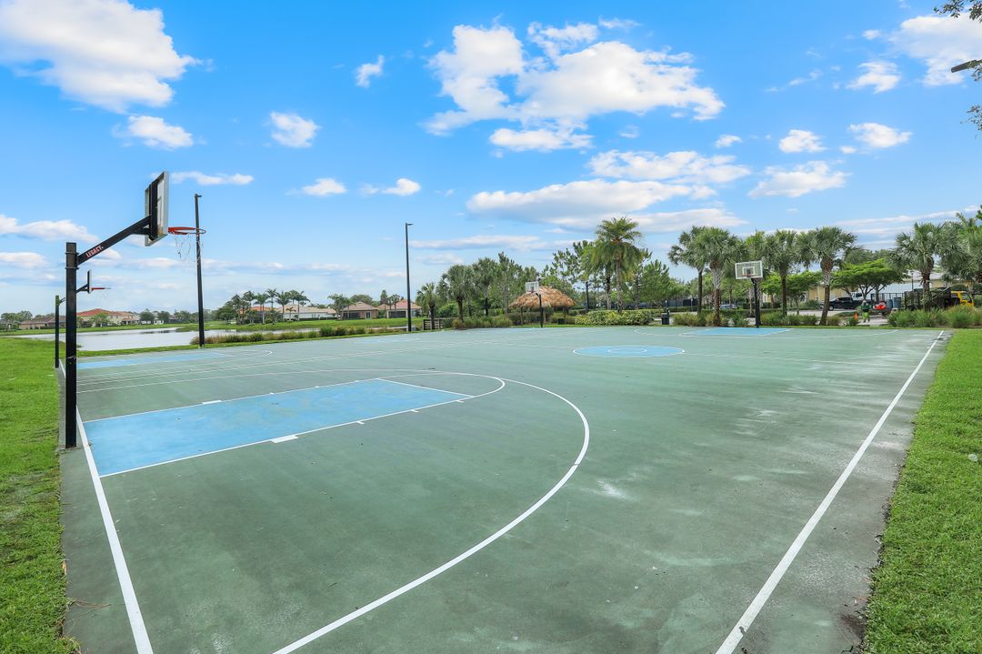 2858 Blossom Wy, Naples, FL 34120