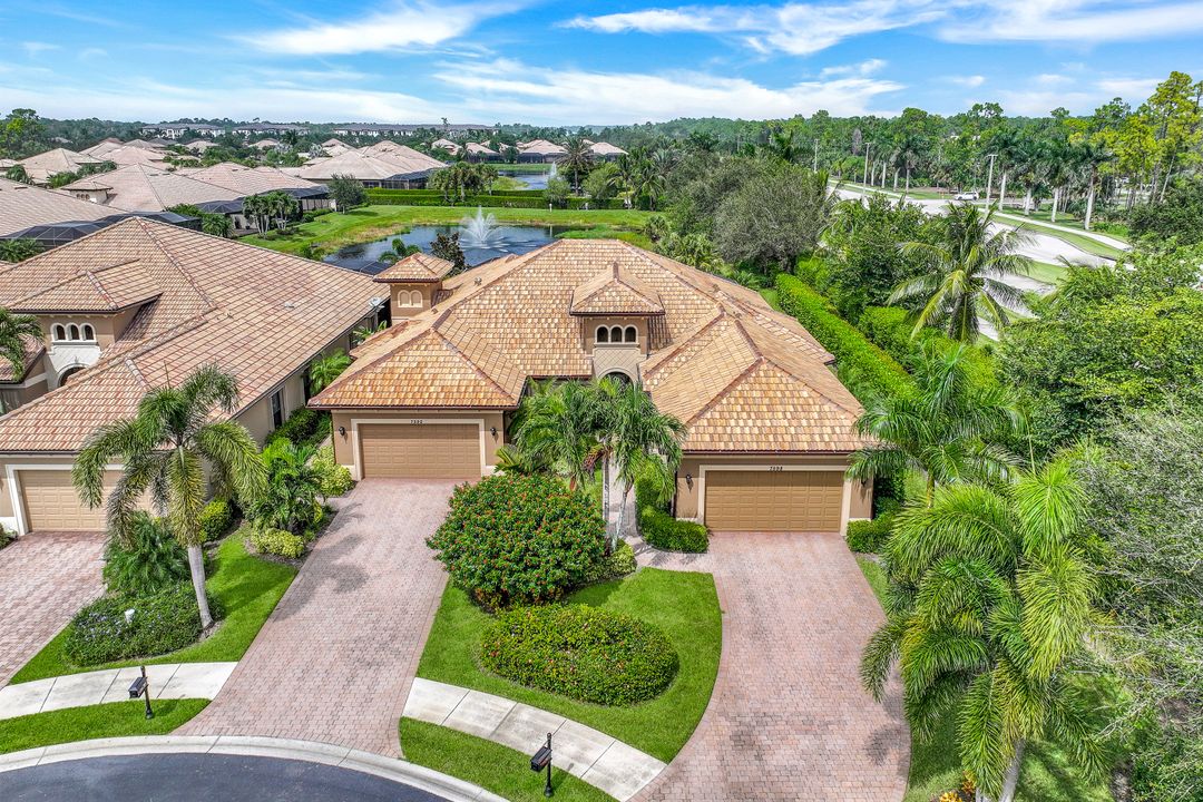 7598 Moorgate Point Way, Naples, FL 34113