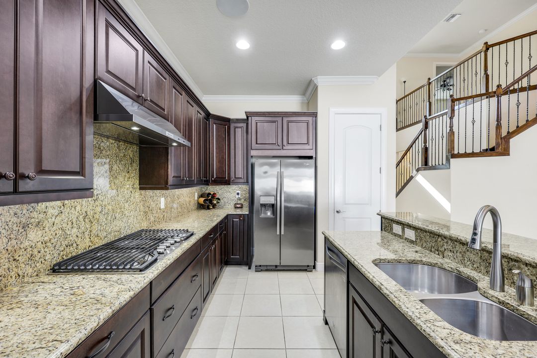 10101 Florence Cir, Naples, FL 34119