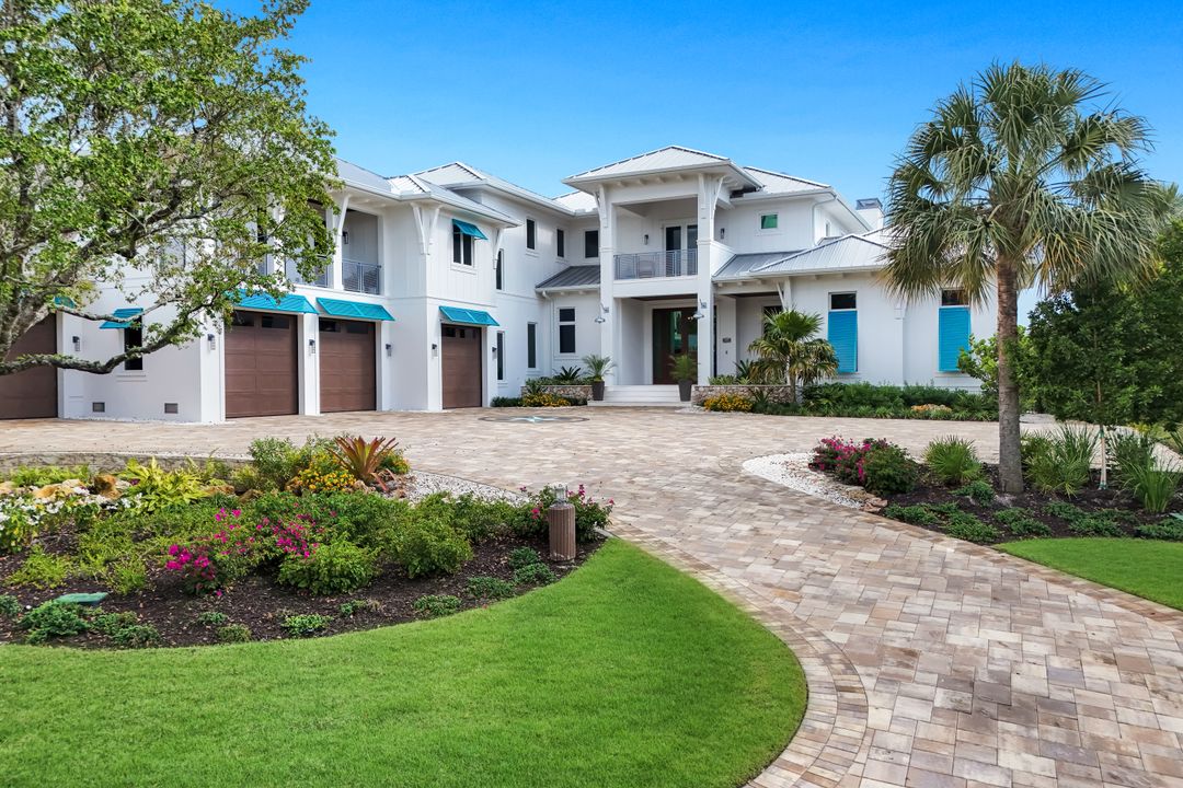 380 18th Ave S, Naples, FL 34102