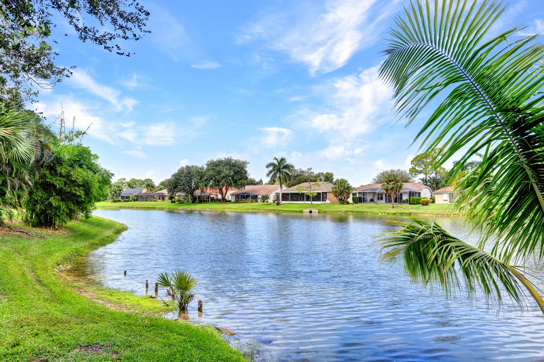 707 Teton Ct, Naples, FL 34104