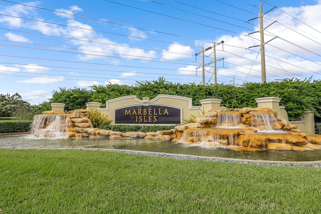 13644 Mandarin Cir, Naples, FL 34109