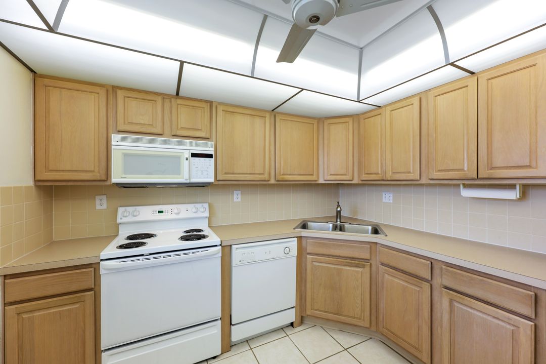 4200 Belair Ln #302, Naples, FL 34103