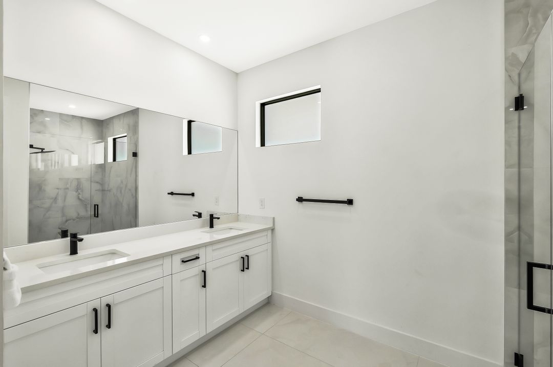 913 Embers Pkwy W, Cape Coral, FL 33993