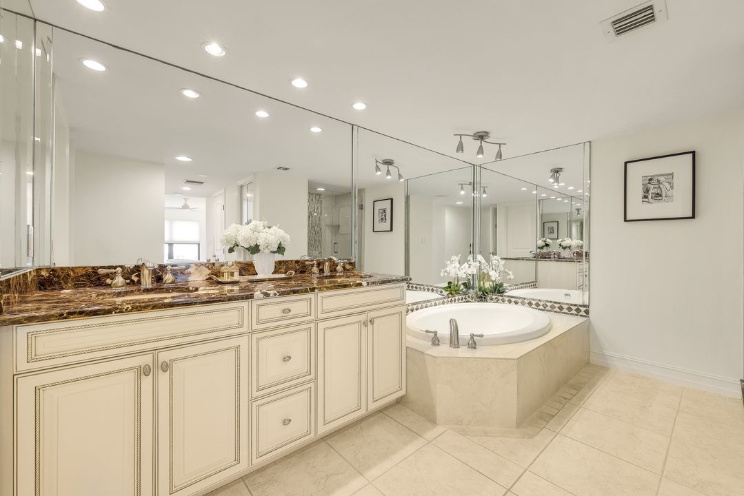 4451 Gulf Shore Blvd N #406, Naples, FL 34103