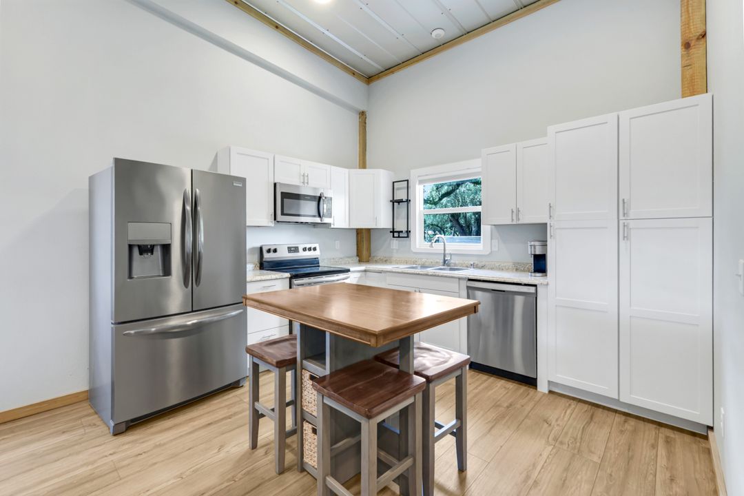 19080 Parkinson Rd, Alva, FL 33920