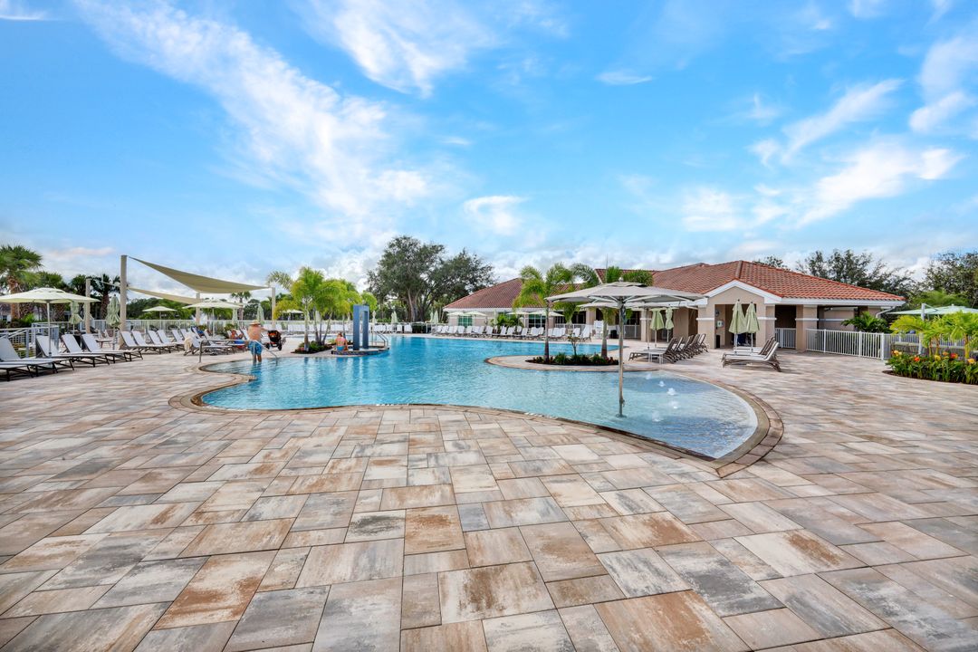 8275 Danbury Blvd #203, Naples, FL 34120