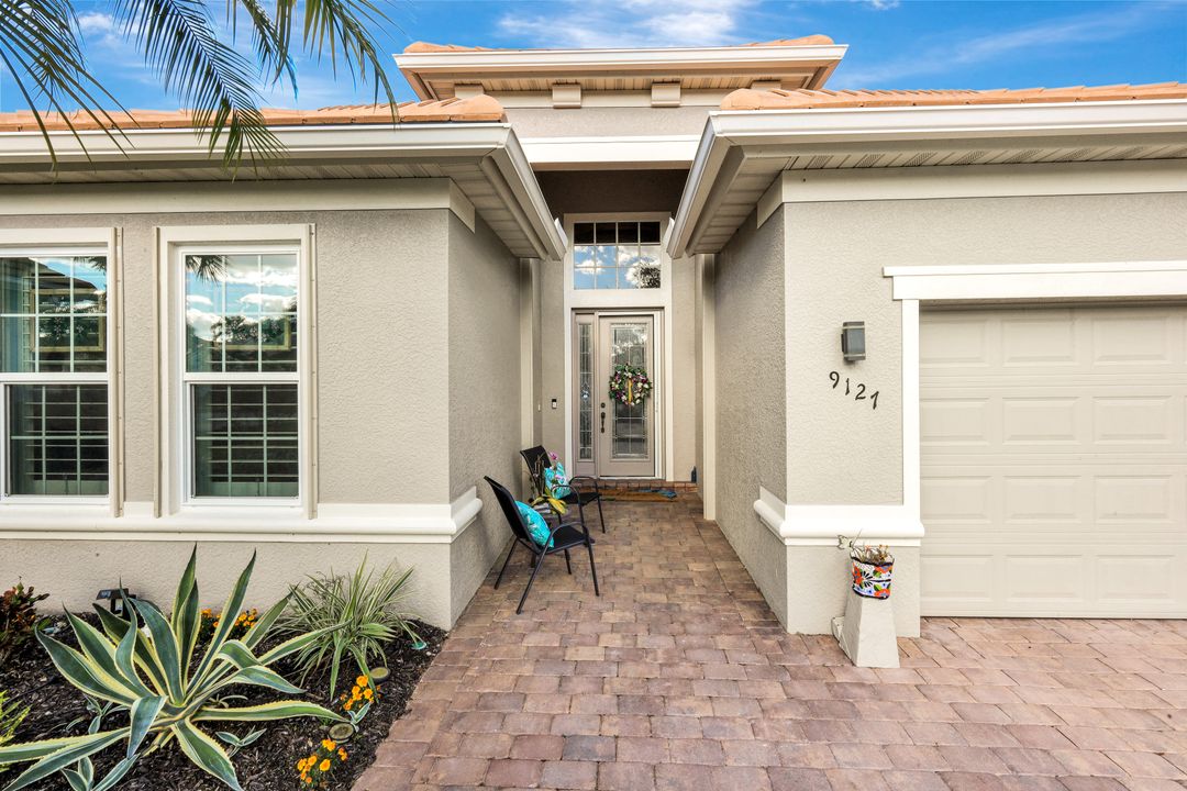 9127 Crystal Ct, Naples, FL 34120