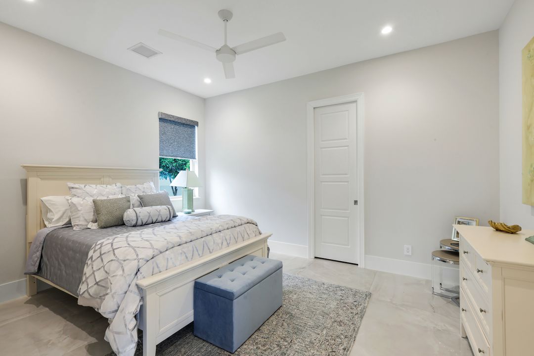 11907 Hedgestone Ct, Naples, FL 34120