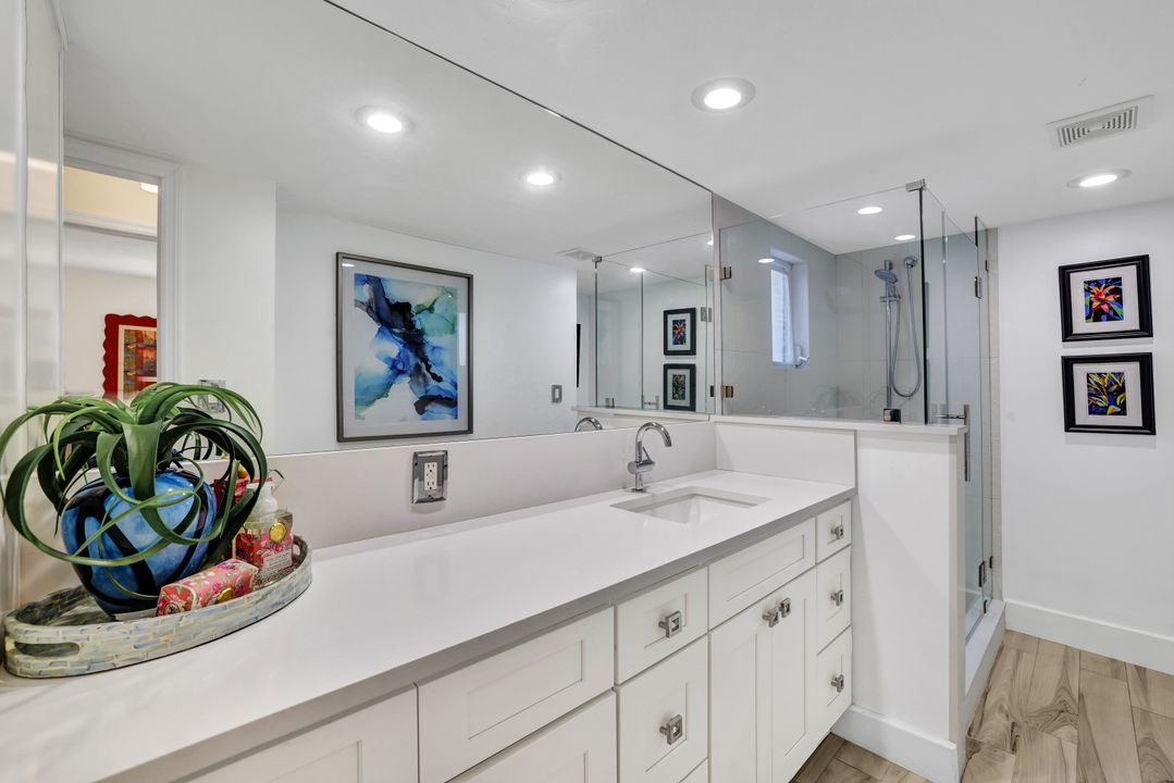 735 Old Trail Dr, Naples, FL 34103