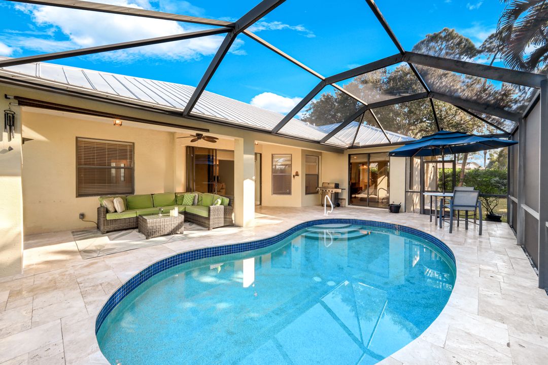 302 Sawgrass Ct, Naples, FL 34110