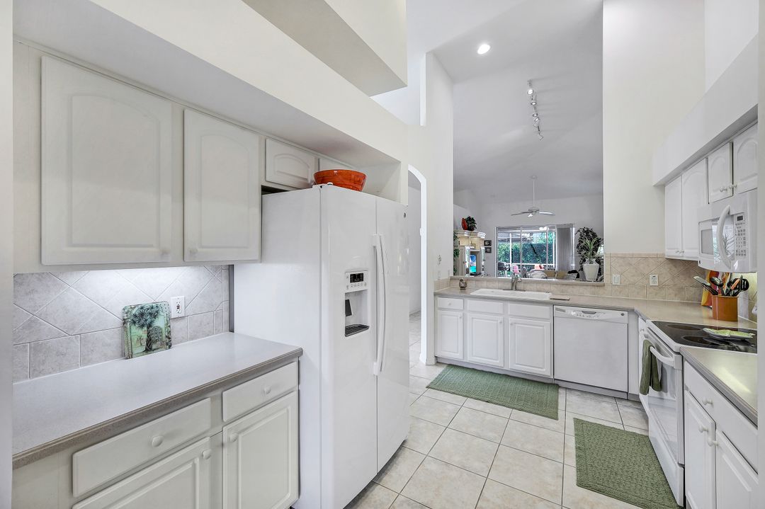 6721 Calumet Dr, Naples, FL 34113