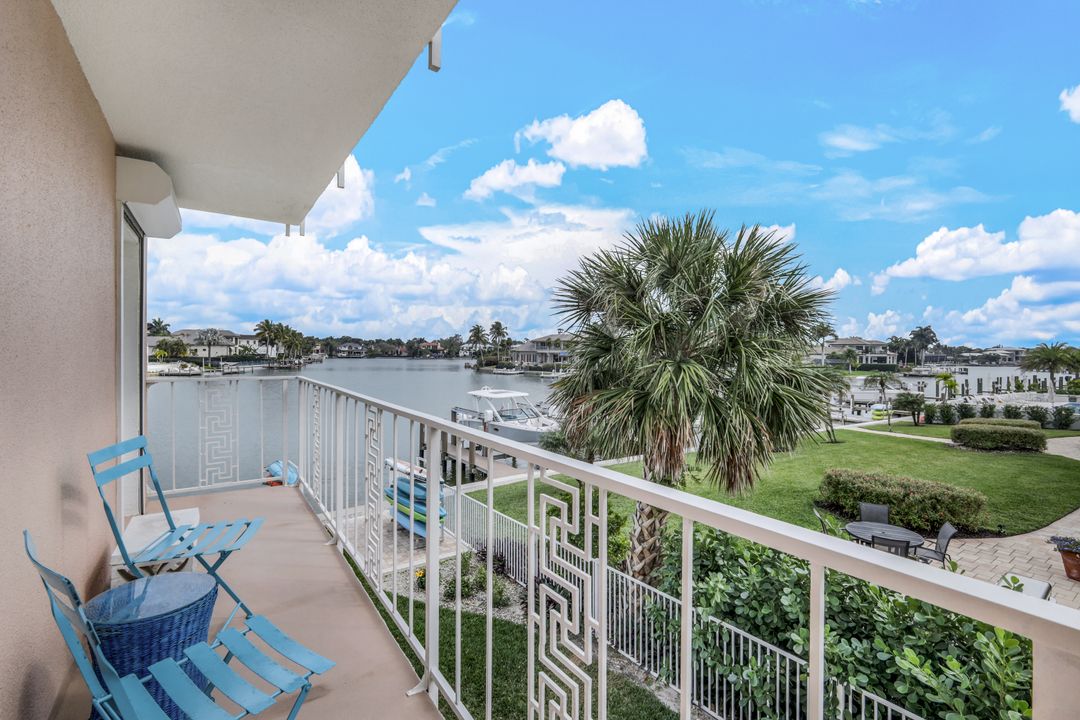 1910 Gulf Shore Blvd N #207, Naples, FL 34102