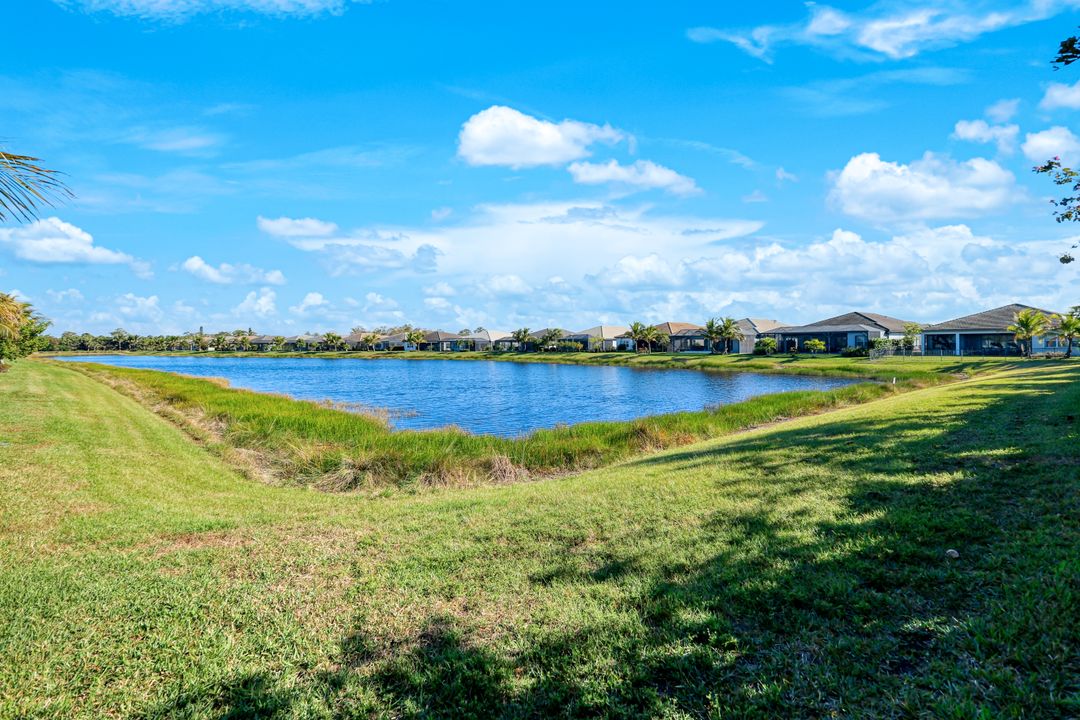 11555 Jacaranda Dr, Naples, FL 34120