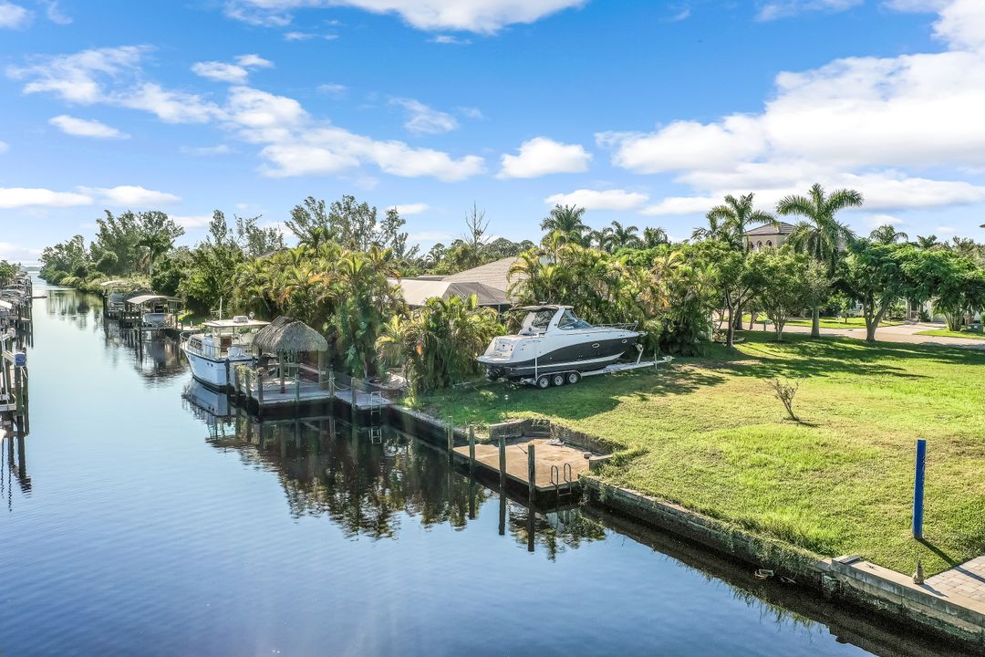 2055 Ottersrest Ln, Cape Coral, FL 33990