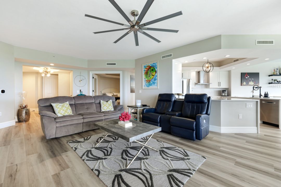 1060 Borghese Ln #902, Naples, FL 34114