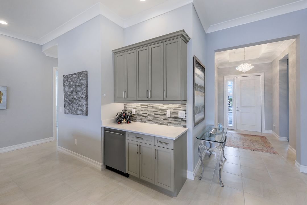 6177 Megans Bay Dr, Naples, FL 34112