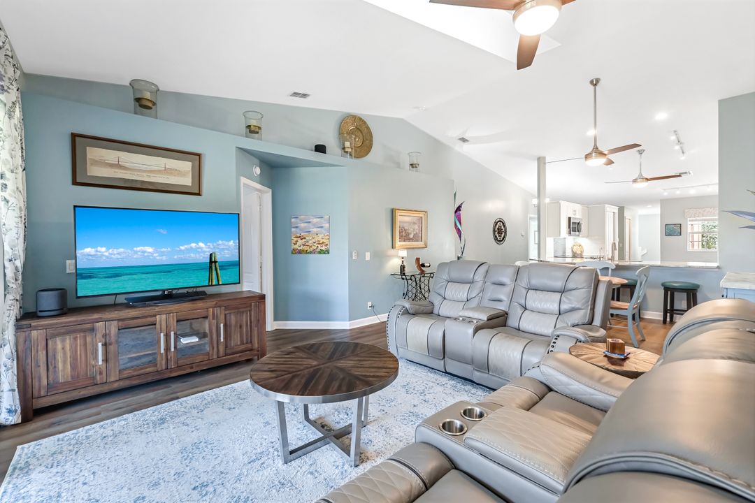 524 Lake Louise Cir #504, Naples, FL 34110