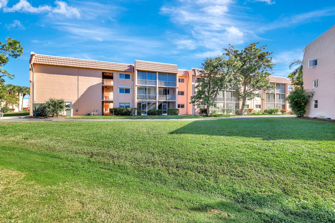 170 Turtle Lake Ct #304, Naples, FL 34105