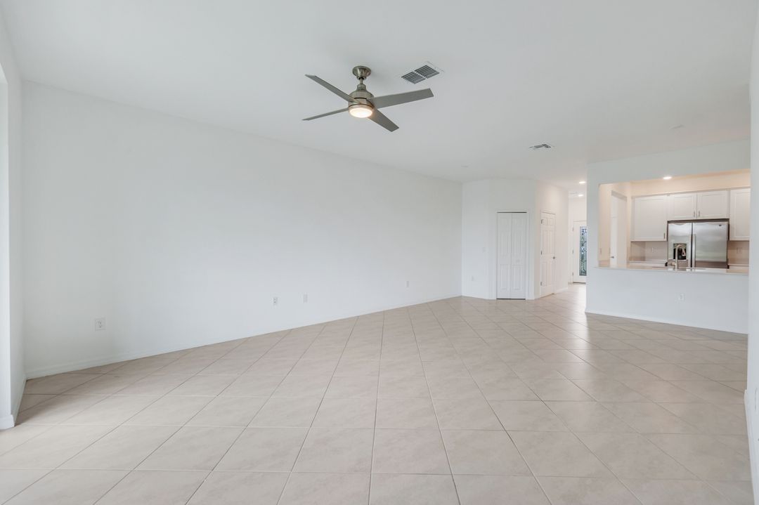 2858 Blossom Wy, Naples, FL 34120