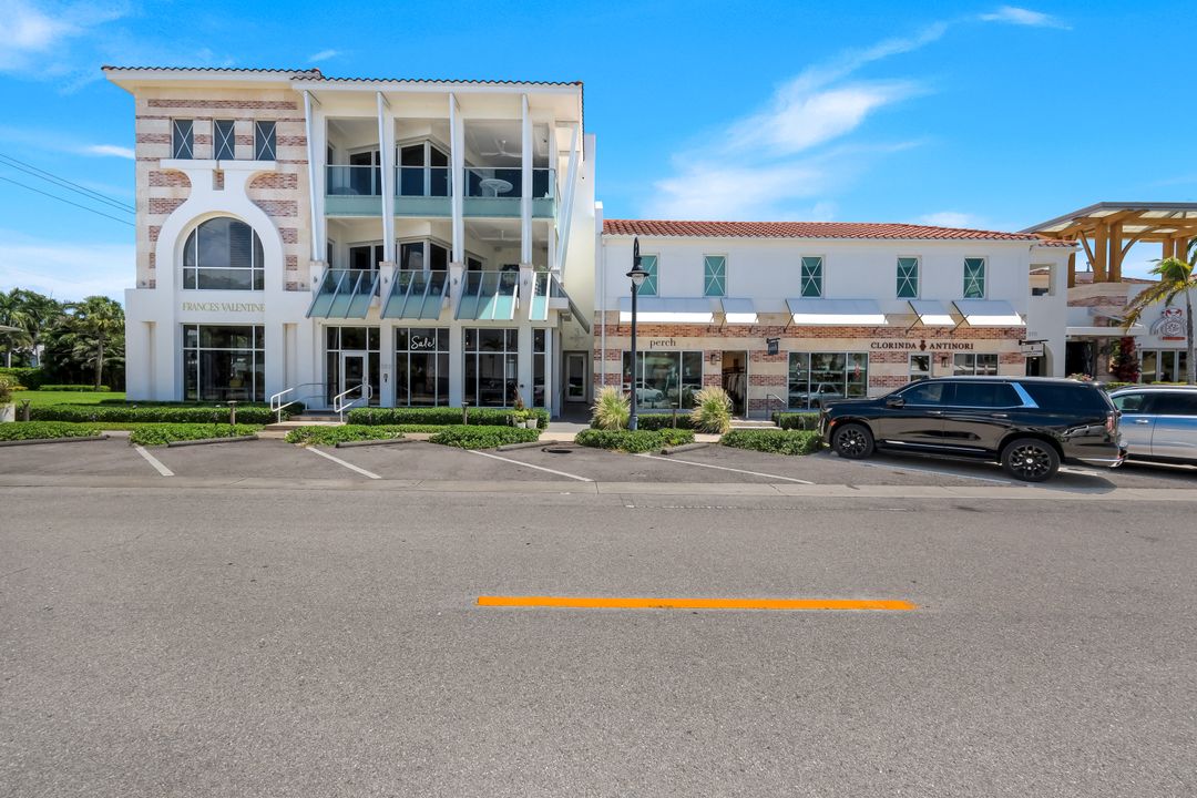 382 12th Ave S, Naples, FL 34102