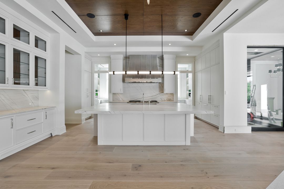 408 16th Ave S, Naples, FL 34102