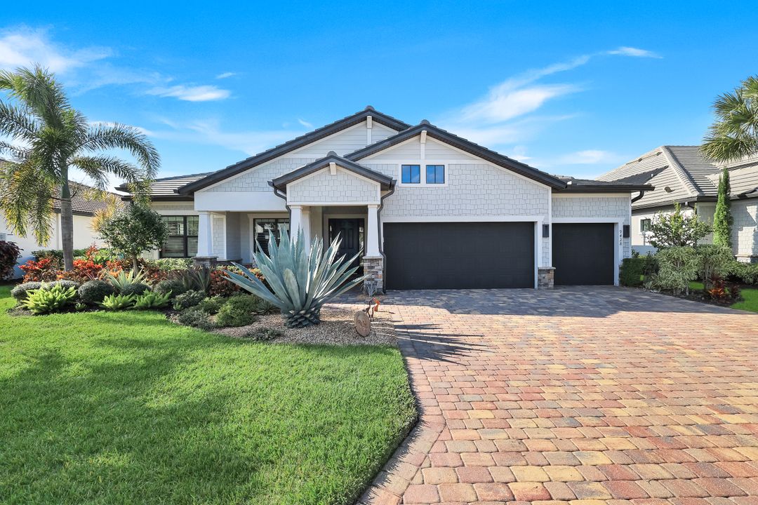 9428 Sanderling Ct, Naples, FL 34120