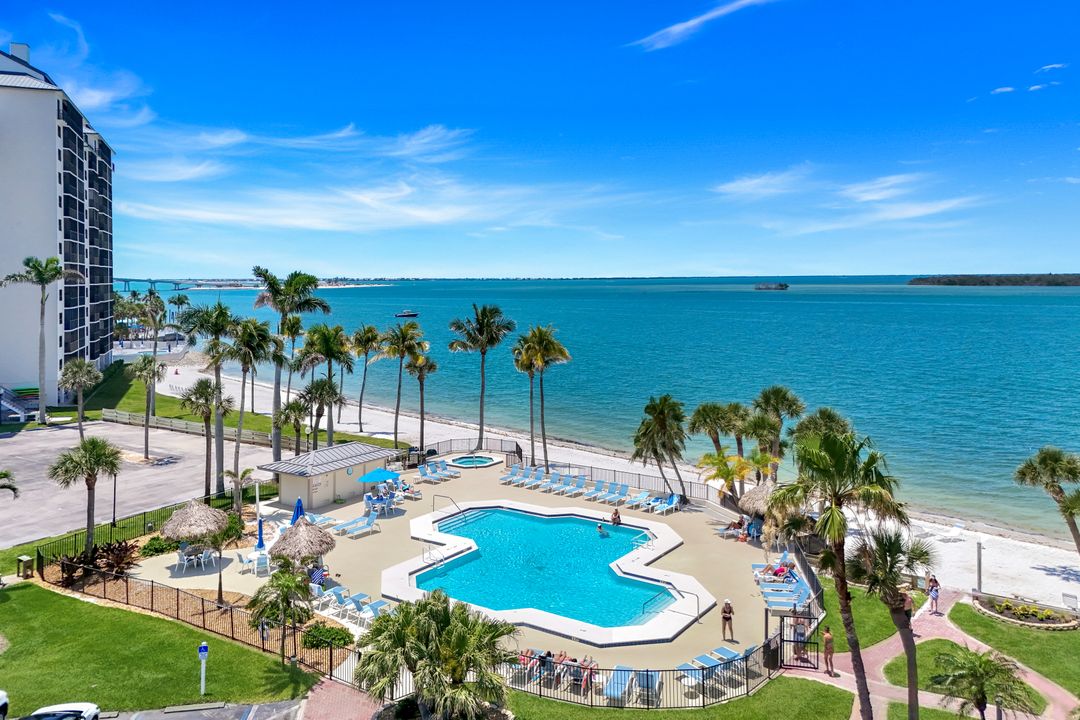 17080 Harbour Pointe Dr #12B, Fort Myers, FL 33908