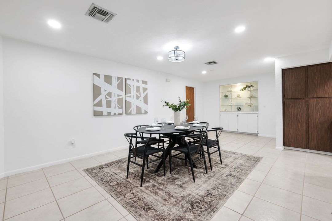 525 Weber Blvd N, Naples, FL 34120