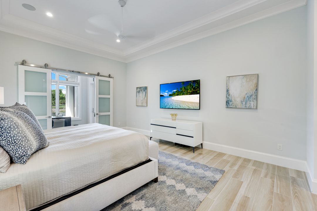 9937 Montiano Dr, Naples, FL 34113