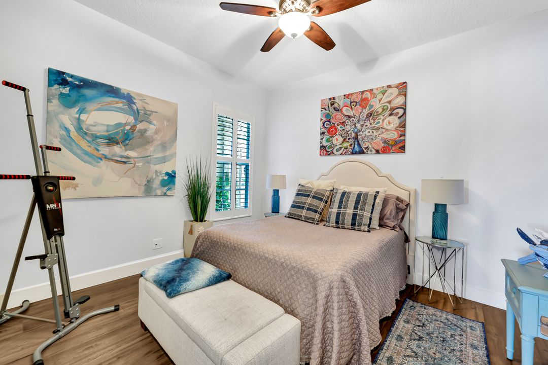 5441 Freeport Ln, Naples, FL 34119