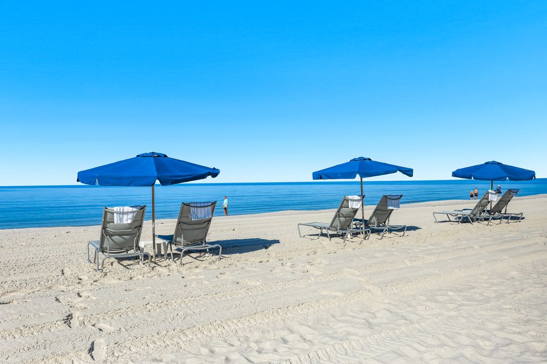 9467 Gulf Shore Dr, Naples, FL 34108