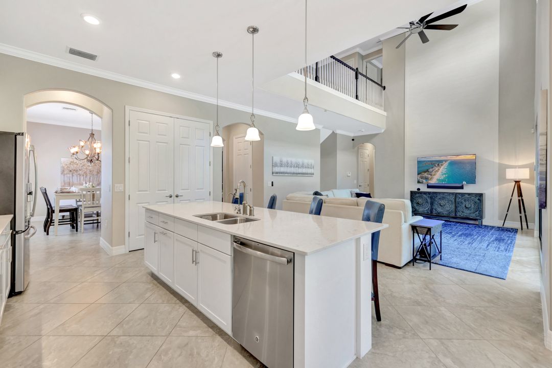 2102 Antigua Ln, Naples, FL 34120