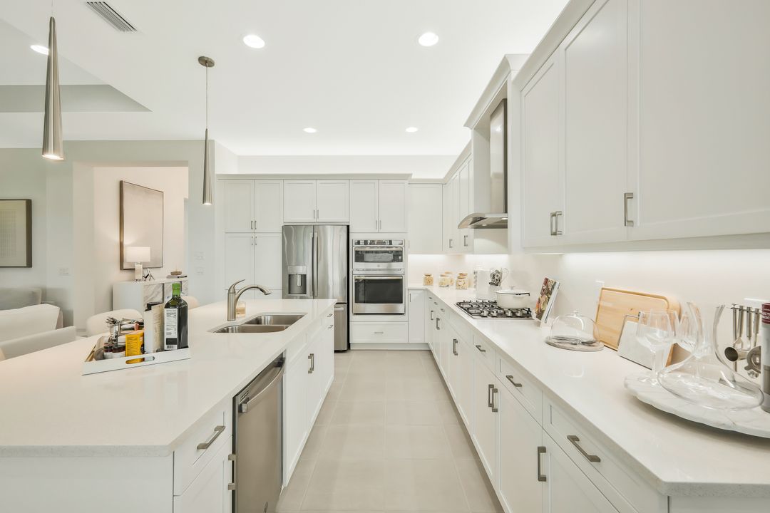 11805 Drake Ln, Naples, FL 34120