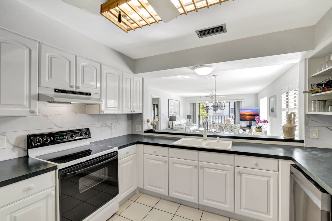 910 Vanderbilt Beach Rd #325, Naples, FL 34108