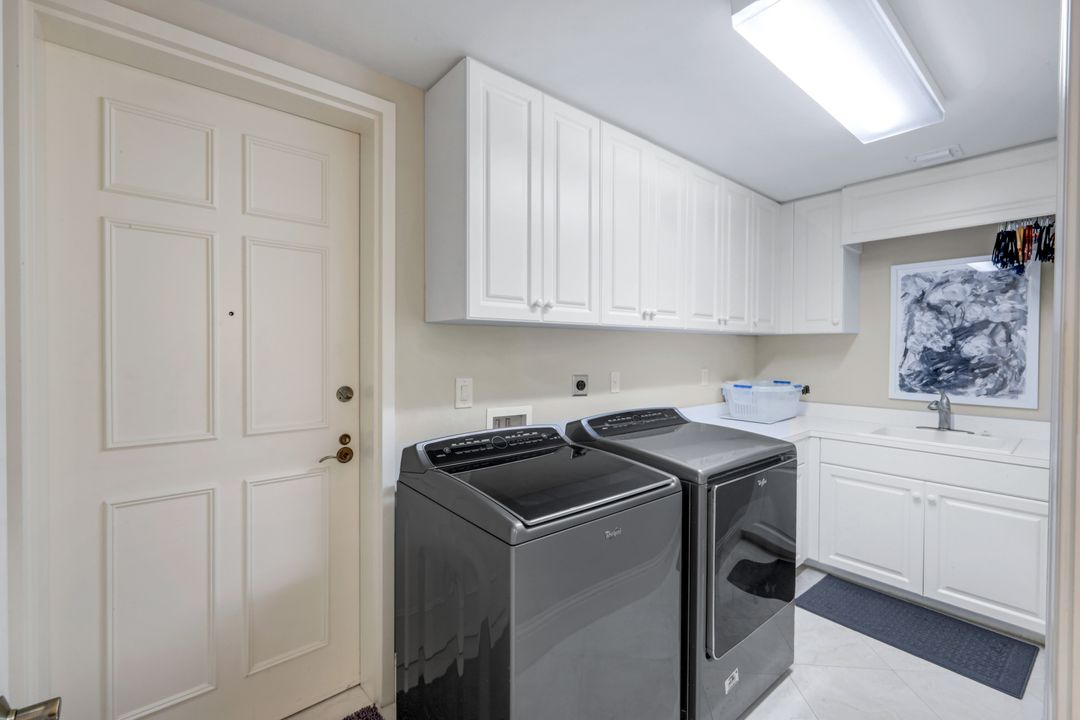 285 Grande Way #503, Naples, FL 34110